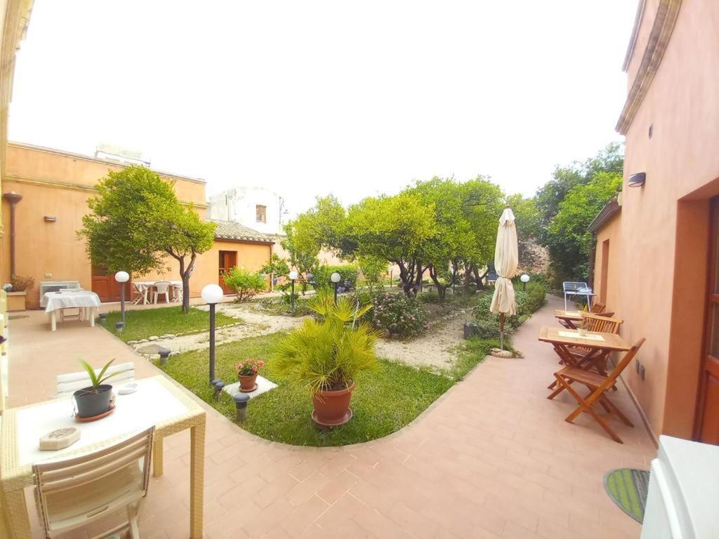 Bed and Breakfast Oasi Ottocento Quartu SantʼElena Exterior foto