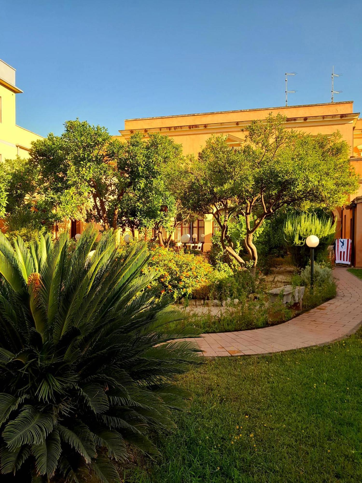 Bed and Breakfast Oasi Ottocento Quartu SantʼElena Exterior foto
