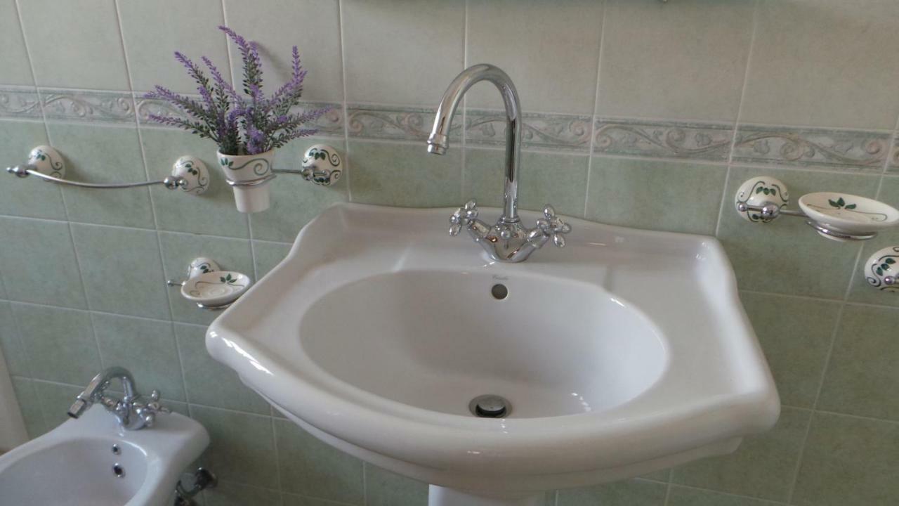 Bed and Breakfast Oasi Ottocento Quartu SantʼElena Exterior foto